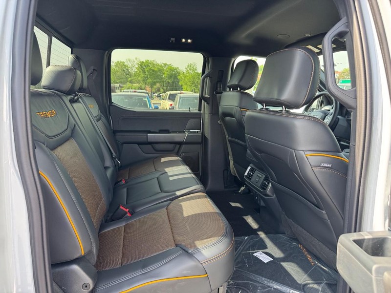 Ford F-150 Vehicle Full-screen Gallery Image 13