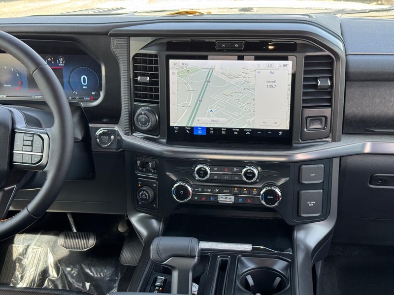 Ford F-150 Vehicle Full-screen Gallery Image 16