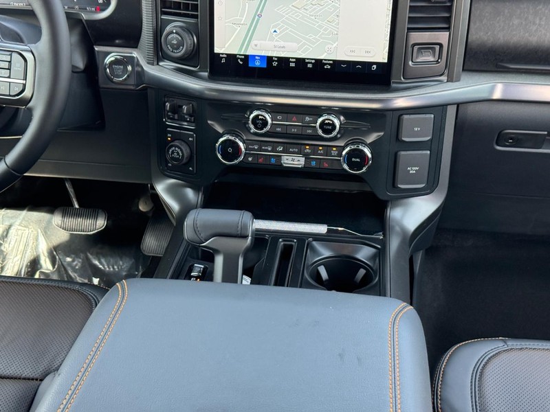 Ford F-150 Vehicle Full-screen Gallery Image 17