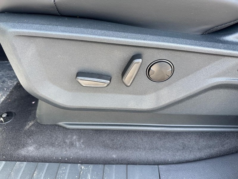 Ford F-150 Vehicle Full-screen Gallery Image 18