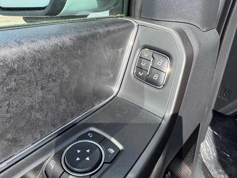 Ford F-150 Vehicle Full-screen Gallery Image 20