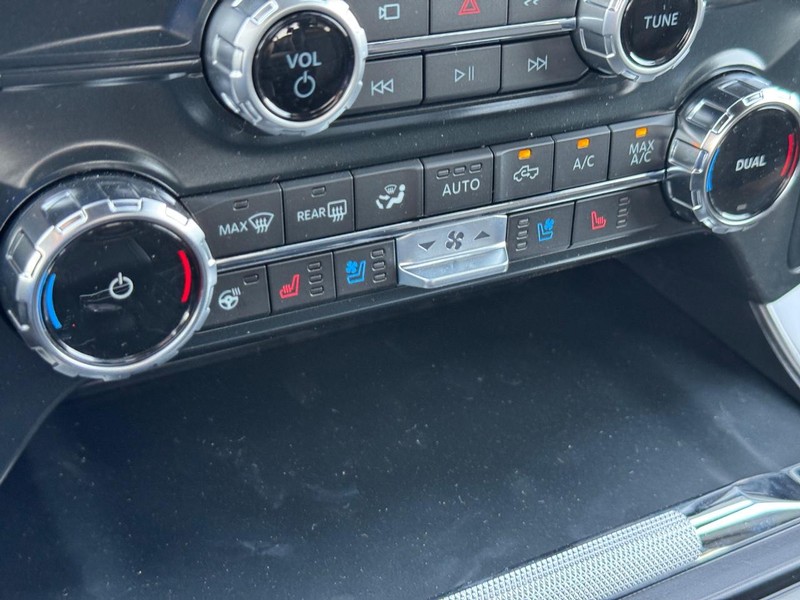 Ford F-150 Vehicle Full-screen Gallery Image 25