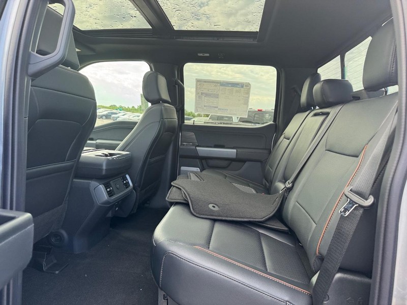 Ford F-150 Vehicle Full-screen Gallery Image 12