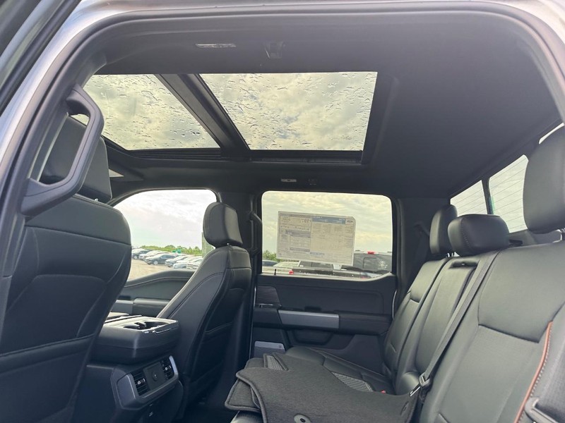 Ford F-150 Vehicle Full-screen Gallery Image 13