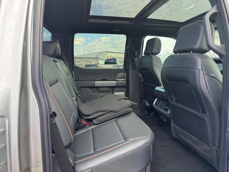Ford F-150 Vehicle Full-screen Gallery Image 14