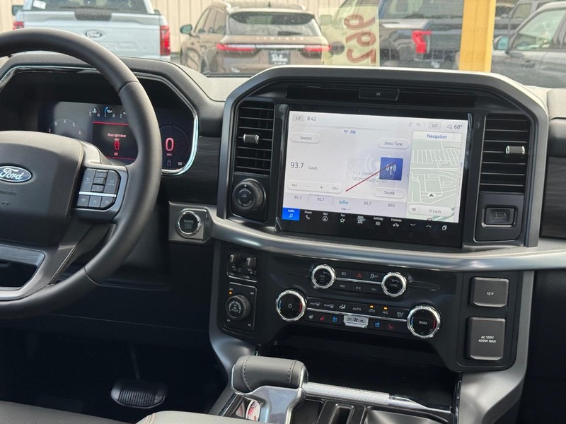 Ford F-150 Vehicle Full-screen Gallery Image 17