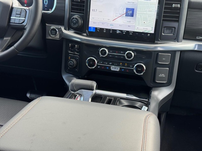 Ford F-150 Vehicle Full-screen Gallery Image 18