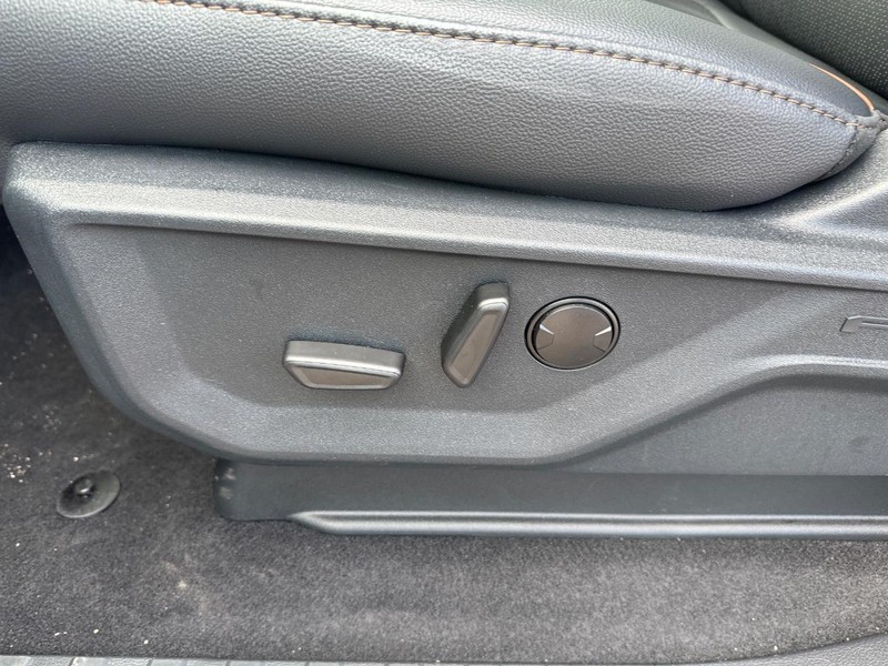 Ford F-150 Vehicle Full-screen Gallery Image 19