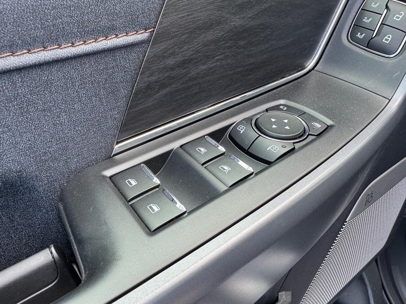 Ford F-150 Vehicle Full-screen Gallery Image 20