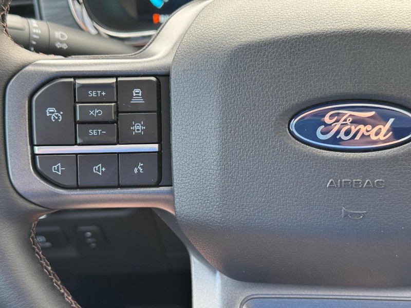 Ford F-150 Vehicle Full-screen Gallery Image 23