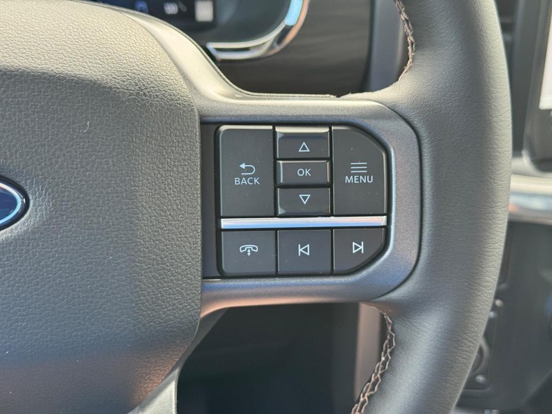 Ford F-150 Vehicle Full-screen Gallery Image 24