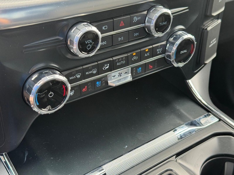 Ford F-150 Vehicle Full-screen Gallery Image 26
