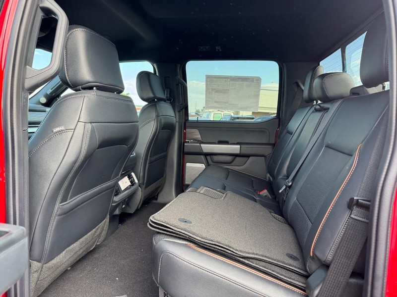 Ford F-150 Vehicle Full-screen Gallery Image 12