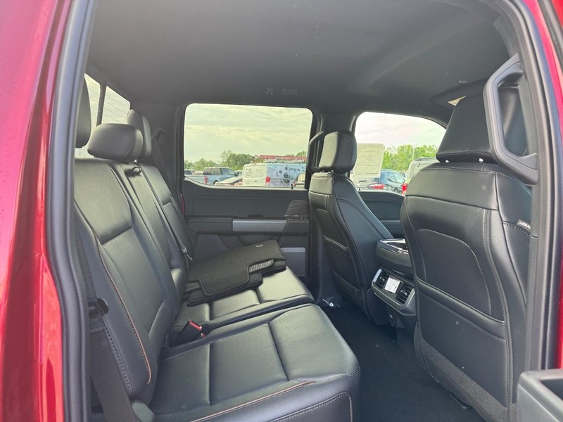 Ford F-150 Vehicle Full-screen Gallery Image 13