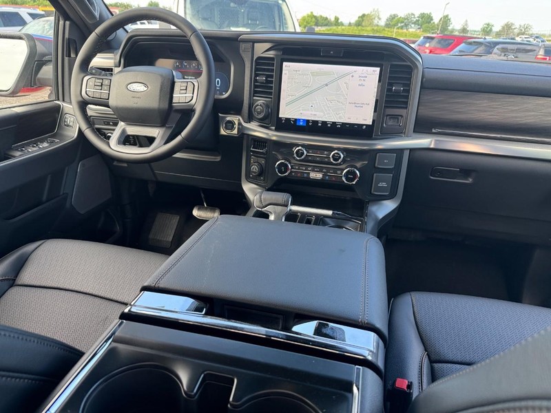 Ford F-150 Vehicle Full-screen Gallery Image 14