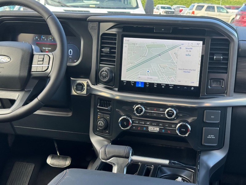 Ford F-150 Vehicle Full-screen Gallery Image 16