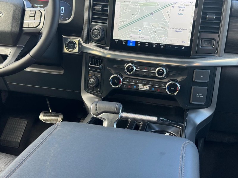 Ford F-150 Vehicle Full-screen Gallery Image 17