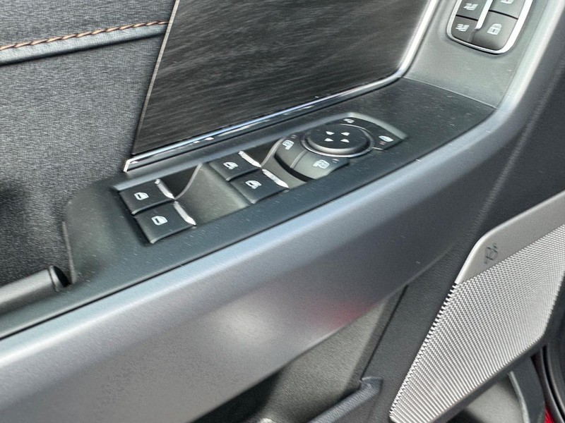 Ford F-150 Vehicle Full-screen Gallery Image 19