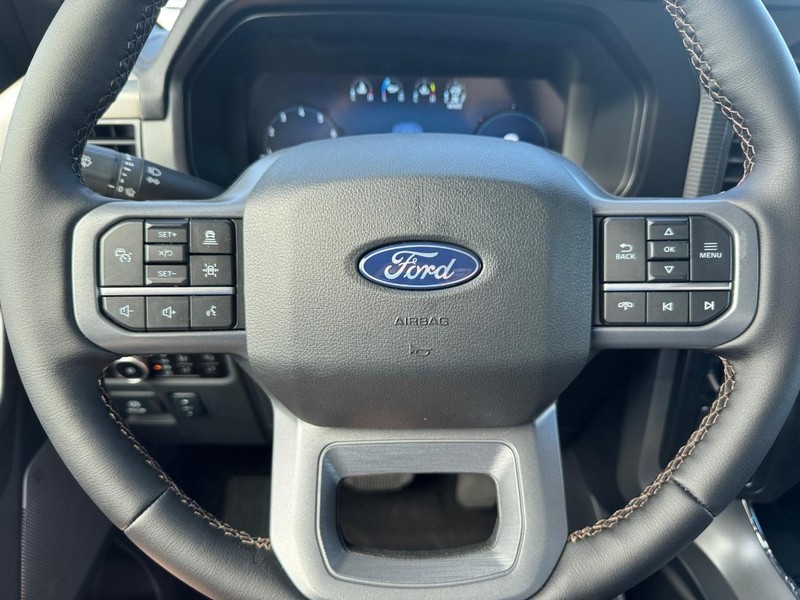 Ford F-150 Vehicle Full-screen Gallery Image 21