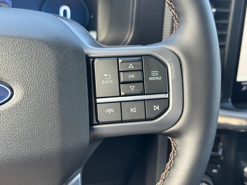Ford F-150 Vehicle Full-screen Gallery Image 23