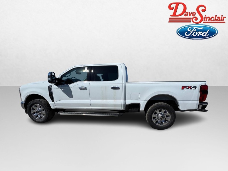 Ford Super Duty F-250 SRW Vehicle Full-screen Gallery Image 10