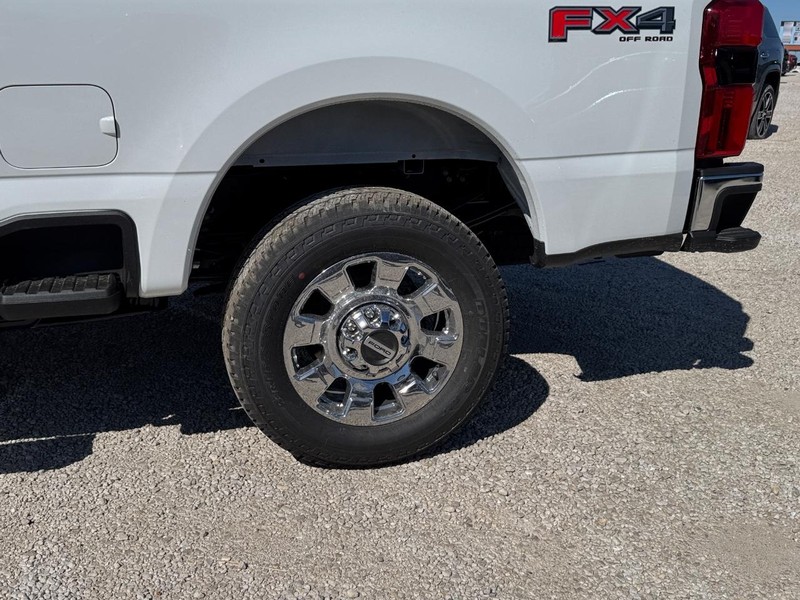 Ford Super Duty F-250 SRW Vehicle Full-screen Gallery Image 11