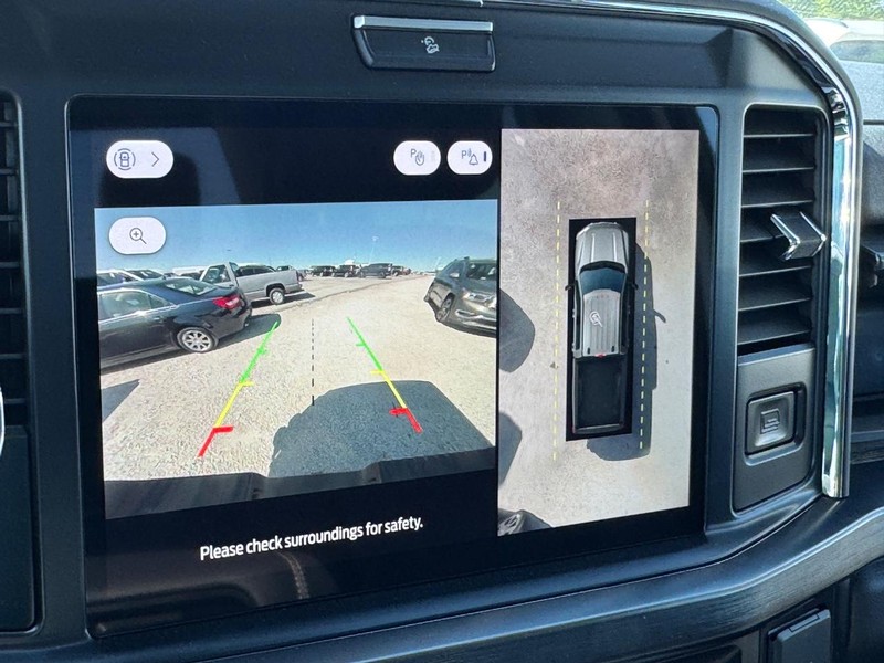 Ford Super Duty F-250 SRW Vehicle Full-screen Gallery Image 26
