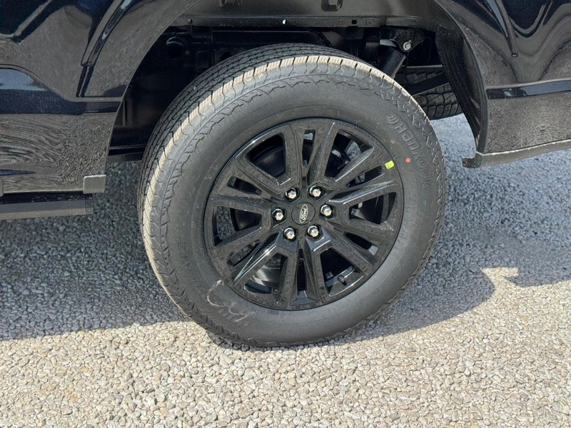 Ford F-150 Vehicle Full-screen Gallery Image 11