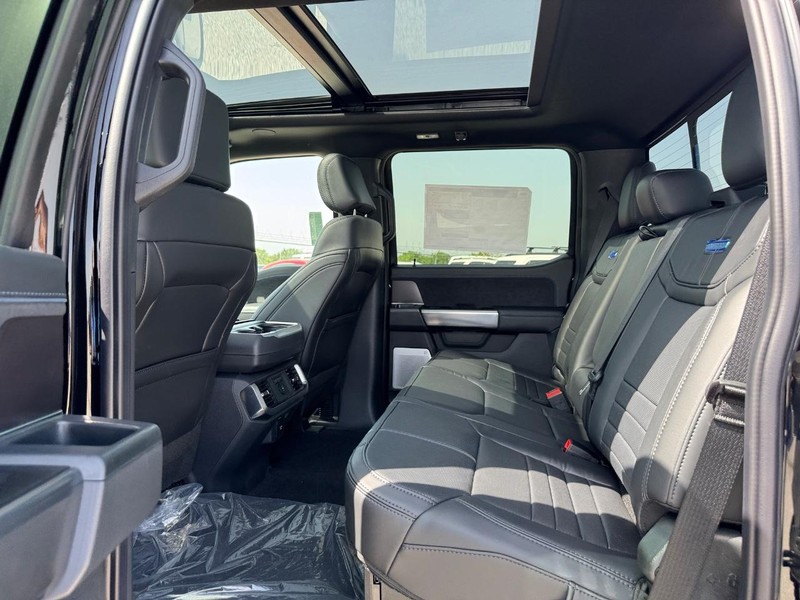 Ford F-150 Vehicle Full-screen Gallery Image 12