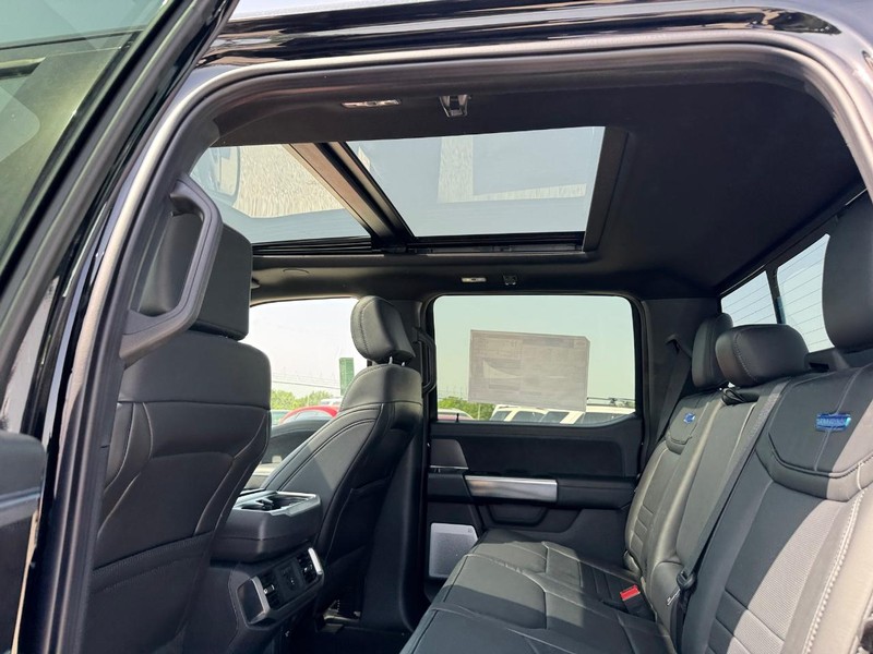 Ford F-150 Vehicle Full-screen Gallery Image 13
