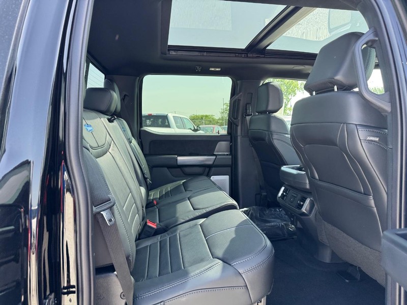 Ford F-150 Vehicle Full-screen Gallery Image 14