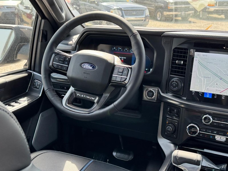 Ford F-150 Vehicle Full-screen Gallery Image 16