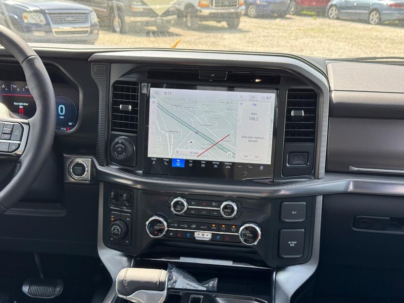 Ford F-150 Vehicle Full-screen Gallery Image 17