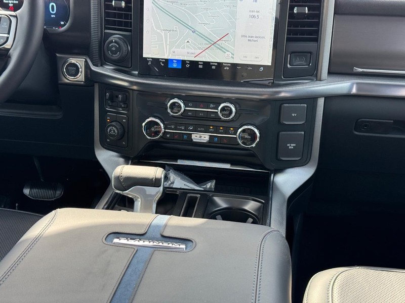 Ford F-150 Vehicle Full-screen Gallery Image 18