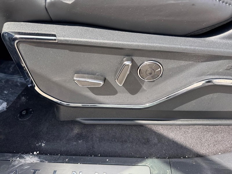 Ford F-150 Vehicle Full-screen Gallery Image 19