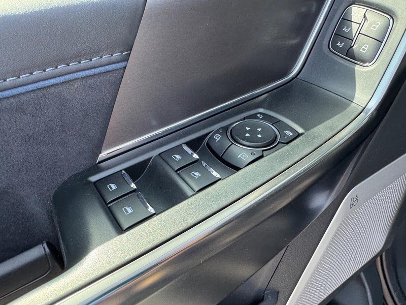 Ford F-150 Vehicle Full-screen Gallery Image 20