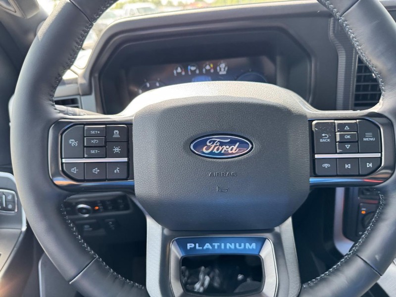 Ford F-150 Vehicle Full-screen Gallery Image 22