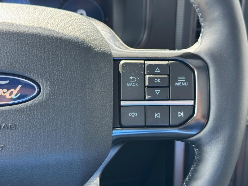 Ford F-150 Vehicle Full-screen Gallery Image 24