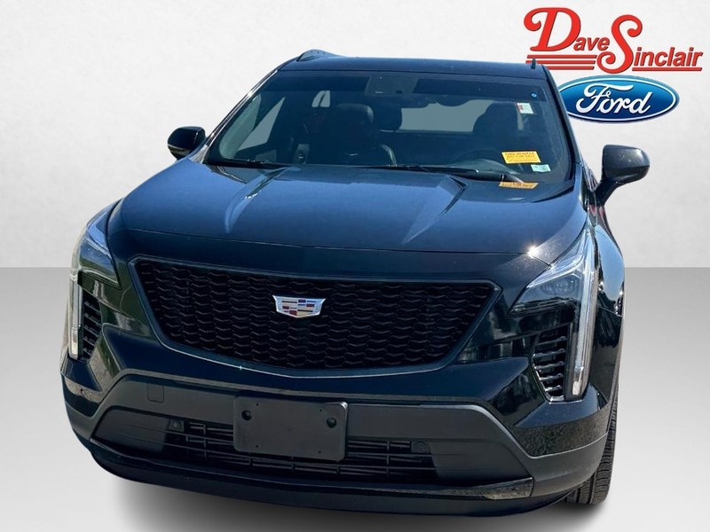 Cadillac XT4 Vehicle Full-screen Gallery Image 02