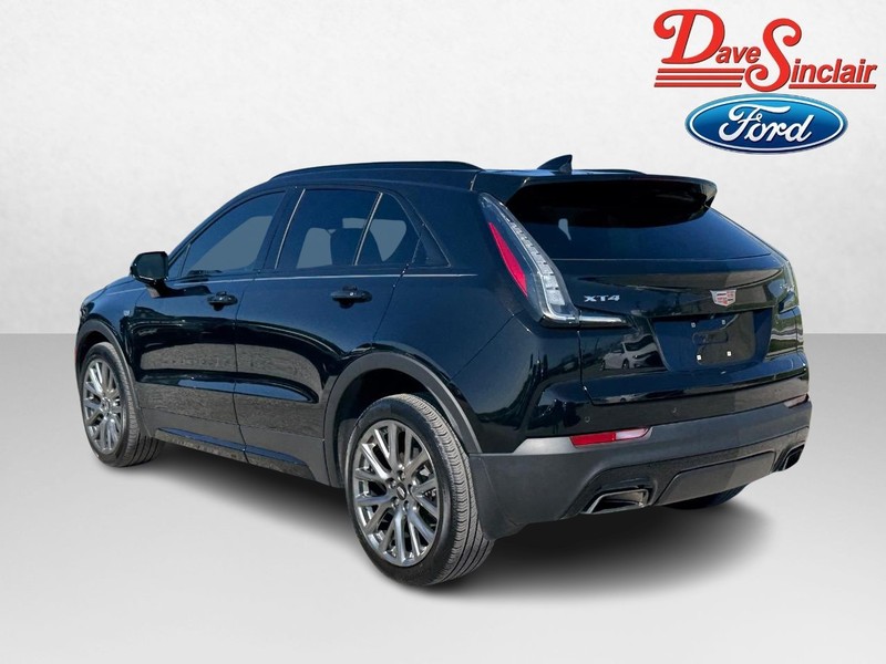 Cadillac XT4 Vehicle Full-screen Gallery Image 09