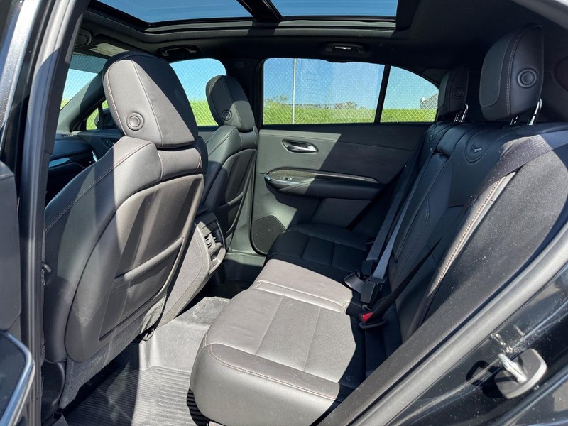 Cadillac XT4 Vehicle Full-screen Gallery Image 12