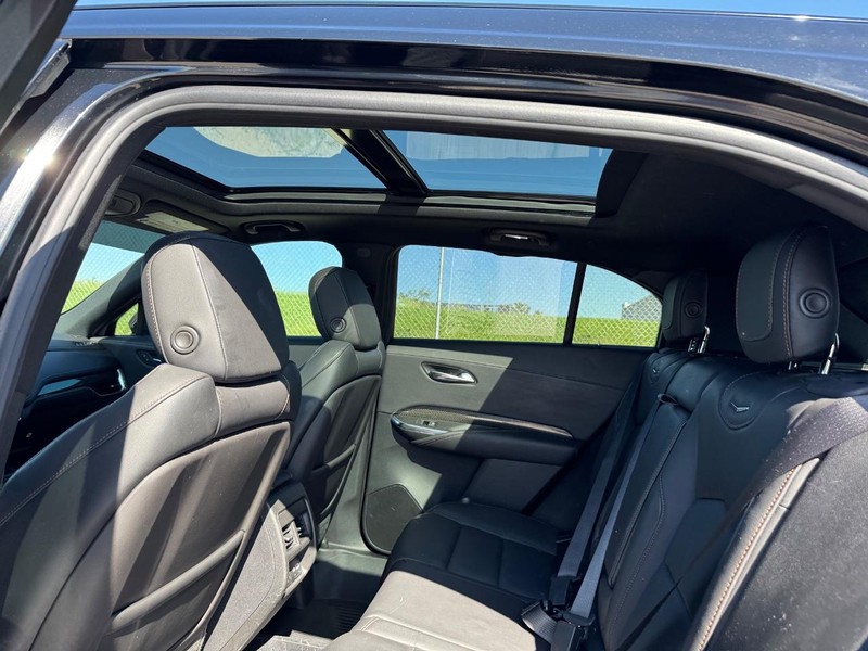 Cadillac XT4 Vehicle Full-screen Gallery Image 13
