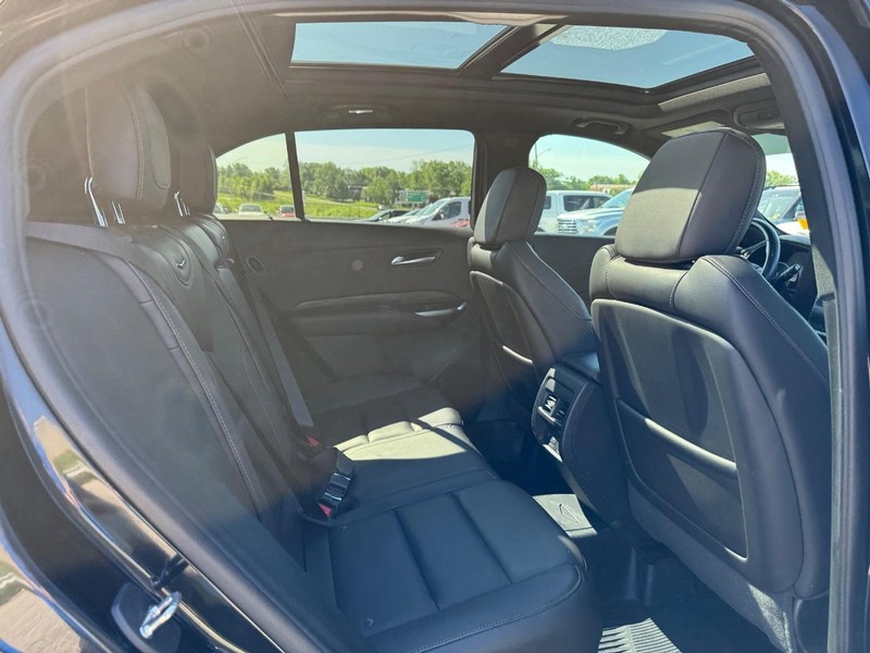 Cadillac XT4 Vehicle Full-screen Gallery Image 14