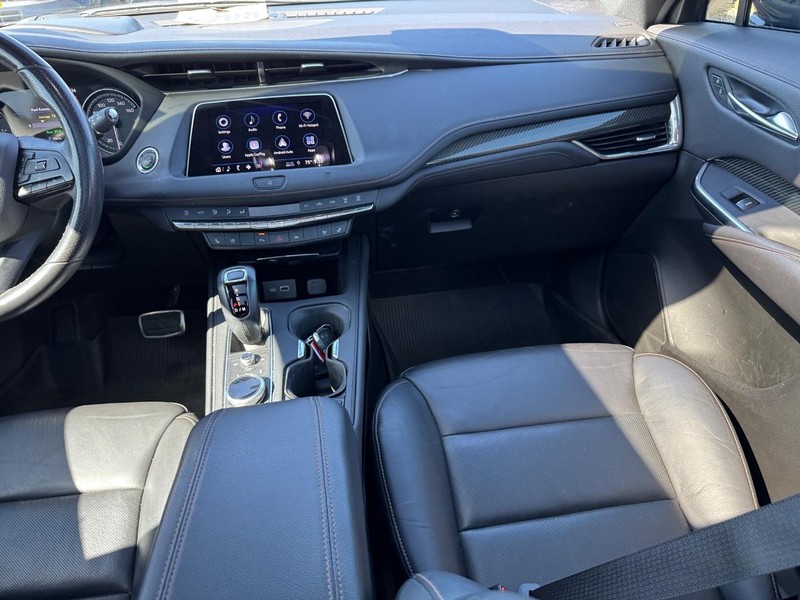 Cadillac XT4 Vehicle Full-screen Gallery Image 17