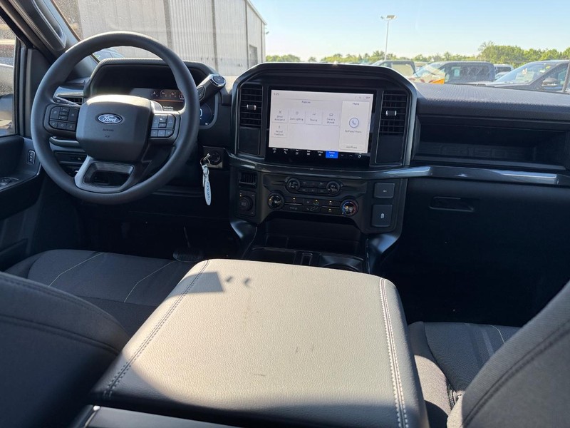 Ford F-150 Vehicle Full-screen Gallery Image 14