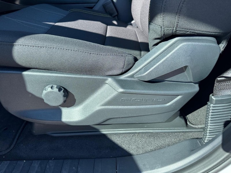 Ford F-150 Vehicle Full-screen Gallery Image 17