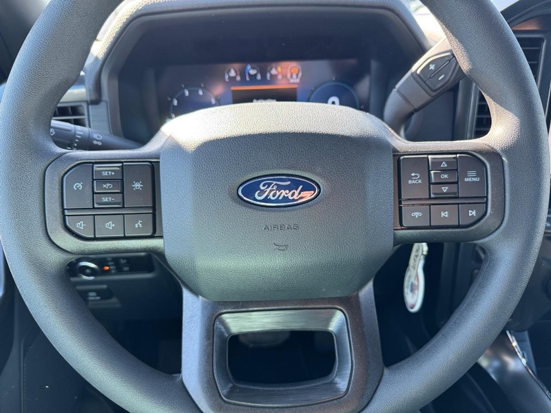 Ford F-150 Vehicle Full-screen Gallery Image 19