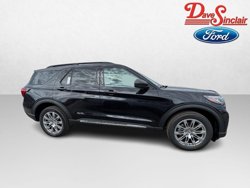 Ford Explorer Vehicle Full-screen Gallery Image 05