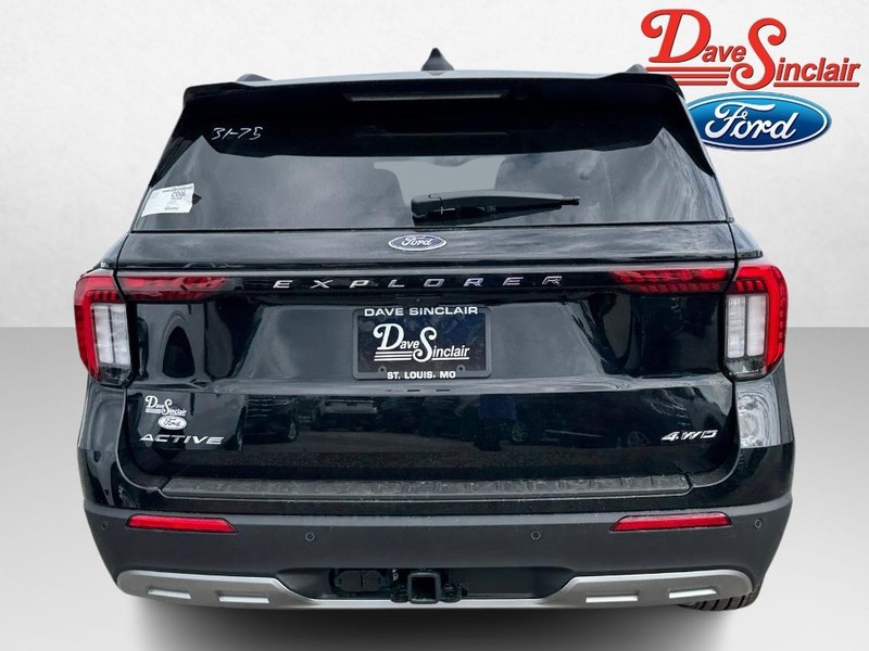 Ford Explorer Vehicle Full-screen Gallery Image 08