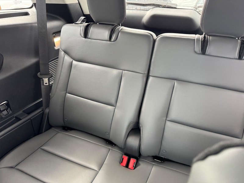 Ford Explorer Vehicle Full-screen Gallery Image 15
